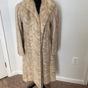FABULOUSLY FUN & SASSY BLONDE MINK WITH SCALLOP PATTERN WORN CASUALLY FUR